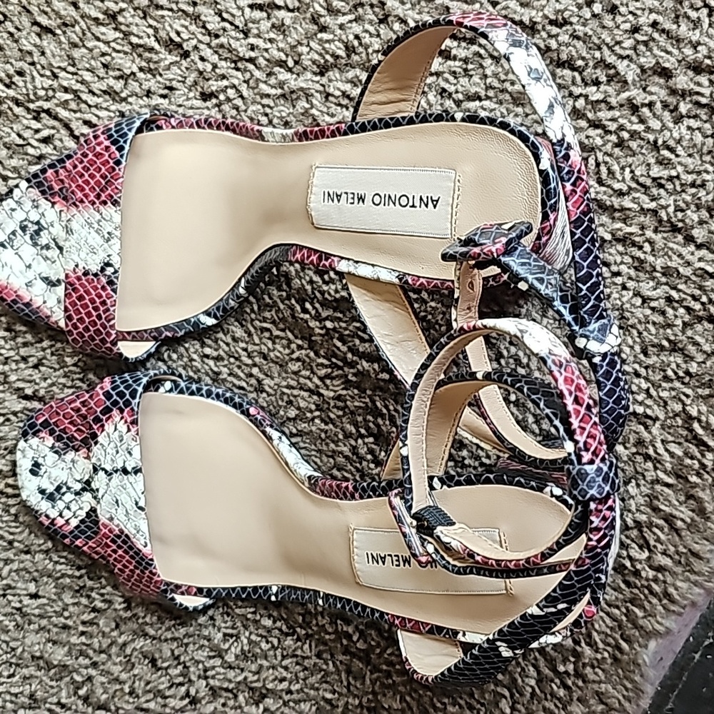Shoes - Picture 4 of 5